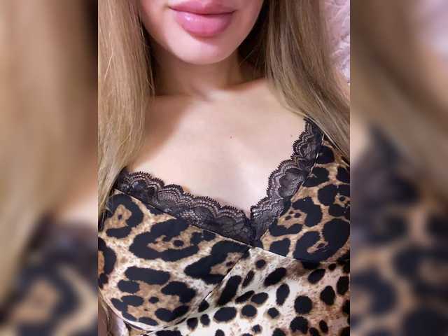 Live sex webcam photo for Madison01 #290242375