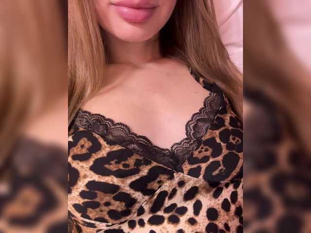 Live sex webcam photo for Madison01 #290329407