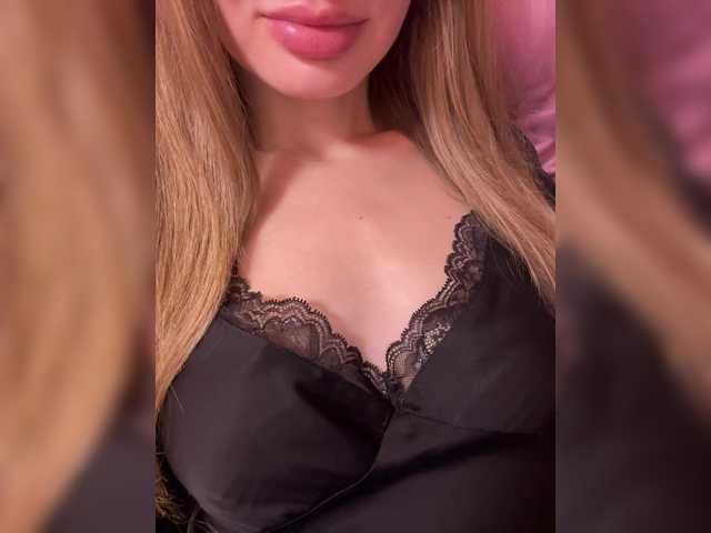 Live sex webcam photo for Madison01 #290419215