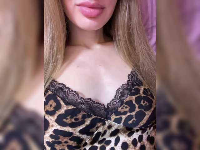 Live sex webcam photo for Madison01 #290439500