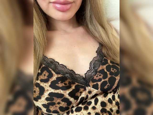 Live sex webcam photo for Madison01 #291772359