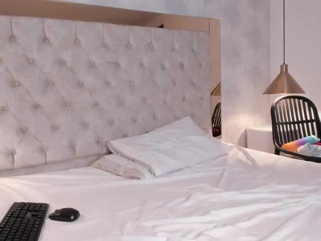 Live sex webcam photo for MadisonHills #275977988
