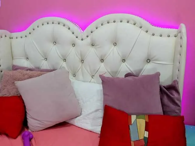Live sex webcam photo for MadisonJonnes #275700166