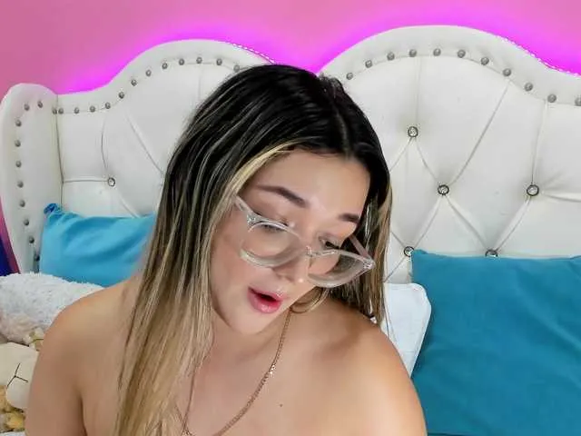 Live sex webcam photo for MadisonJonnes #276029171