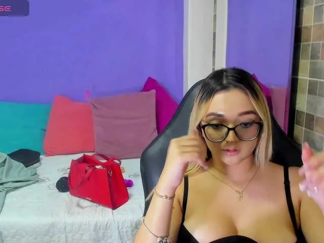 Live sex webcam photo for MadisonJonnes #281550398