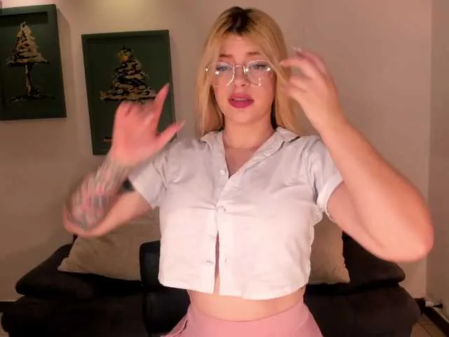 Live sex webcam photo for MadisonKane #292121541