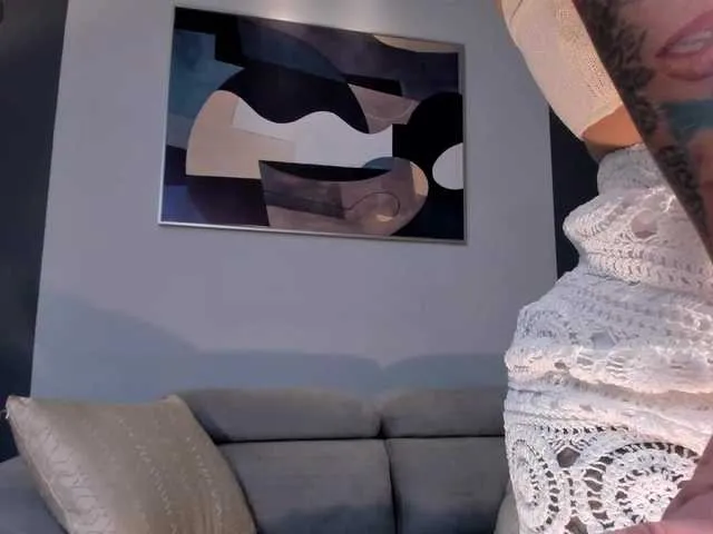 Live sex webcam photo for MadisonKane #292149332