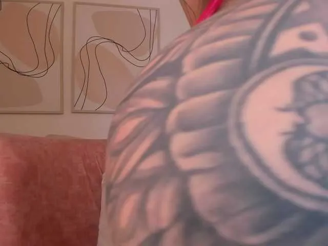 Live sex webcam photo for MadisonKane #292169116