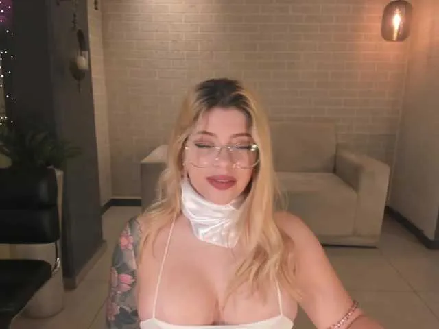 Live sex webcam photo for MadisonKane #292401540