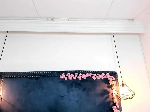 Live sex webcam photo for MadissonBonne #290979121