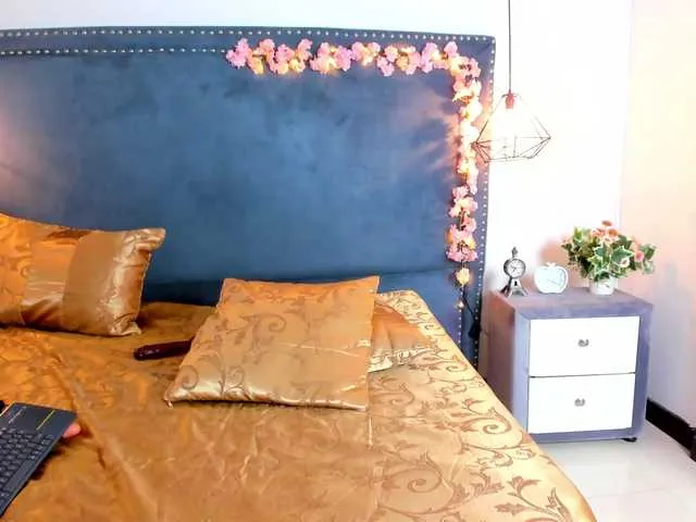 Live sex webcam photo for MadissonBonne #291091900