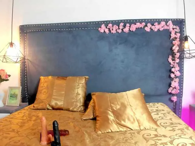 Live sex webcam photo for MadissonBonne #291207475