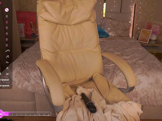 Live sex webcam photo for MadissonSoft #291768133