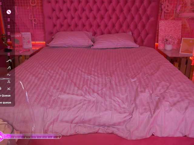 Live sex webcam photo for MadissonSoft #292057253