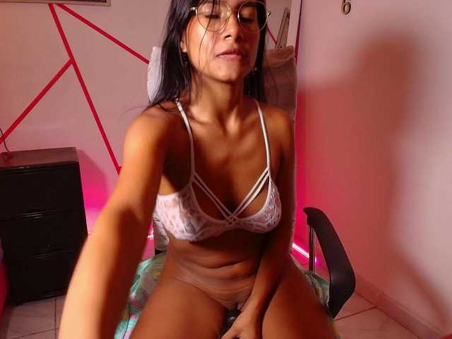 Live sex webcam photo for Mady29 #291539114