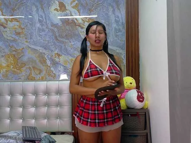 Live sex webcam photo for Mady29 #293922375
