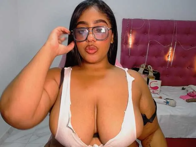 Live sex webcam photo for MadyKolemam #293844705