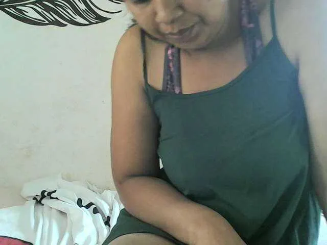 Live sex webcam photo for Maeva01 #275605286