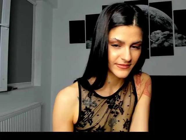 Live sex webcam photo for Maeve3 #271838676
