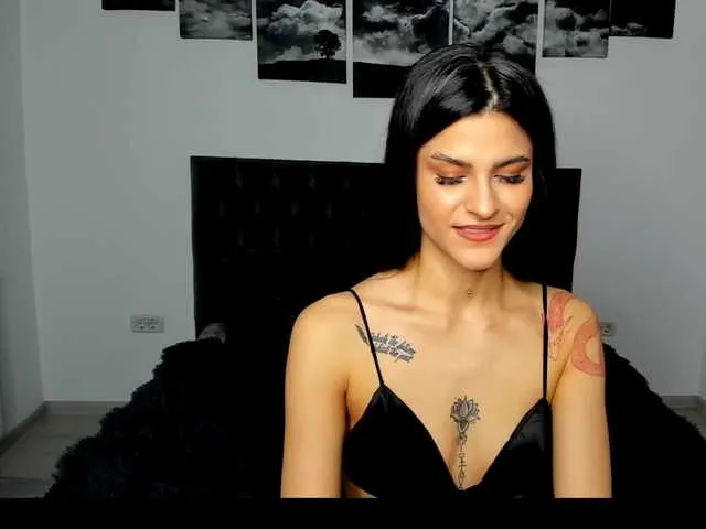 Live sex webcam photo for Maeve3 #271850335
