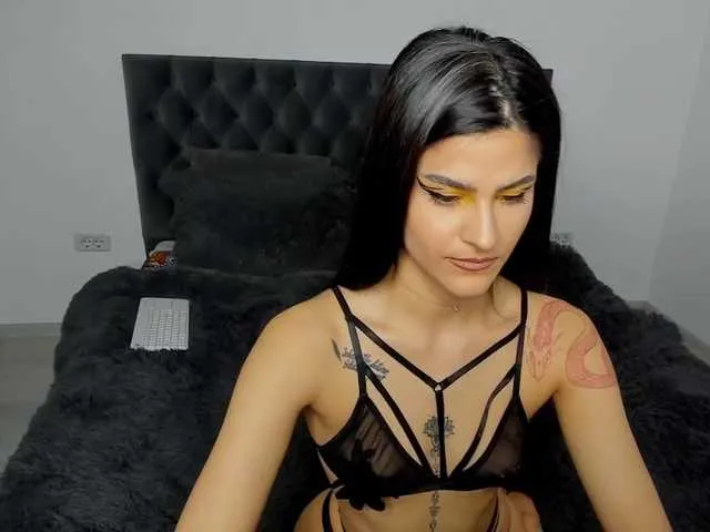 Live sex webcam photo for Maeve3 #272250399