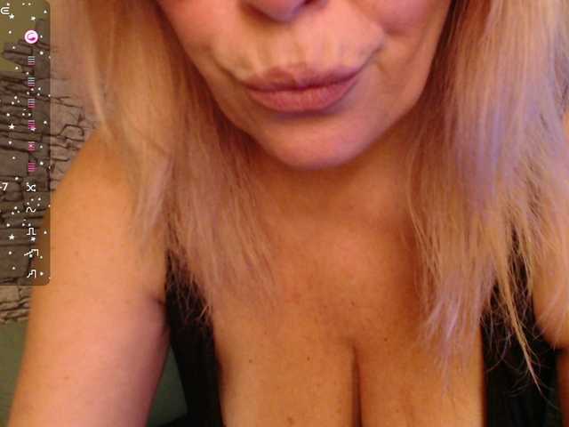 Live sex webcam photo for Magdalenaaa #290240395