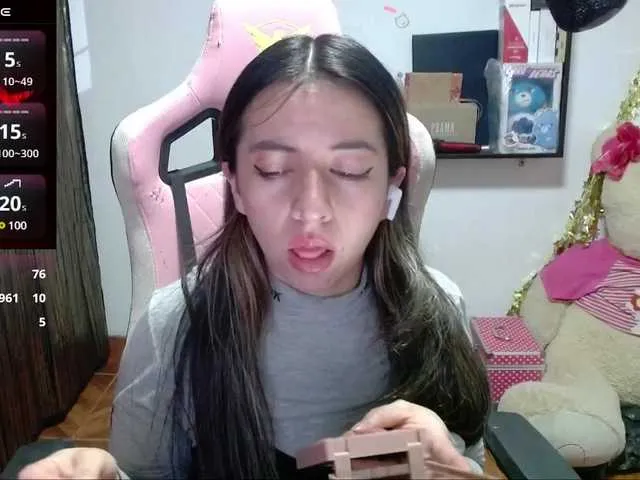 Live sex webcam photo for Maggie-Fox #291007631