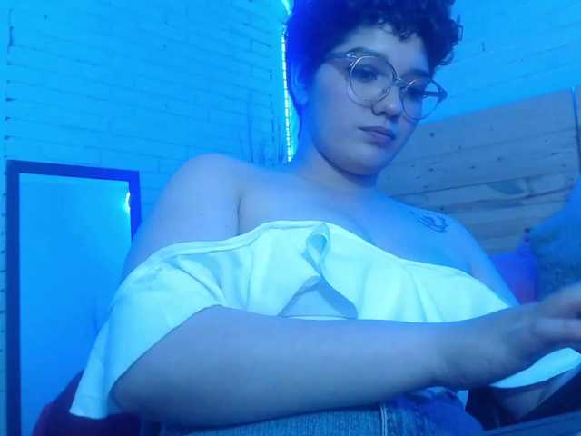 Live sex webcam photo for Maggie-evans5 #271764992