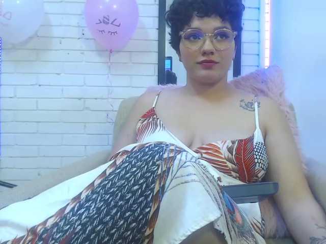 Live sex webcam photo for Maggie-evans5 #271996755