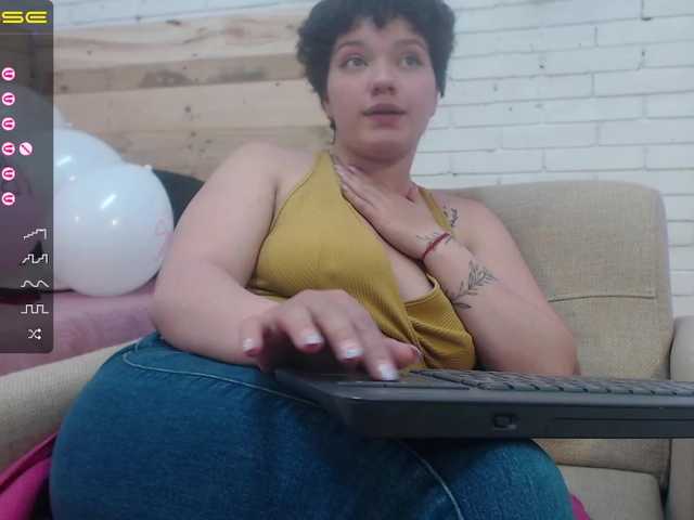 Live sex webcam photo for Maggie-evans5 #272207883