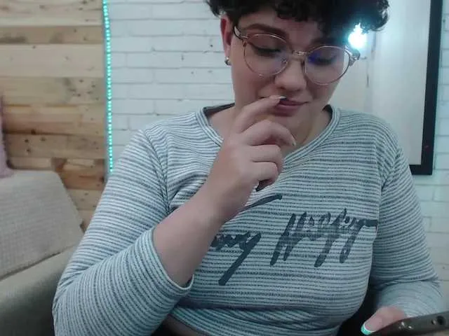 Live sex webcam photo for Maggie-evans5 #272898211