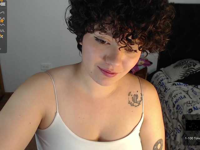 Live sex webcam photo for Maggie-evans5 #274069651