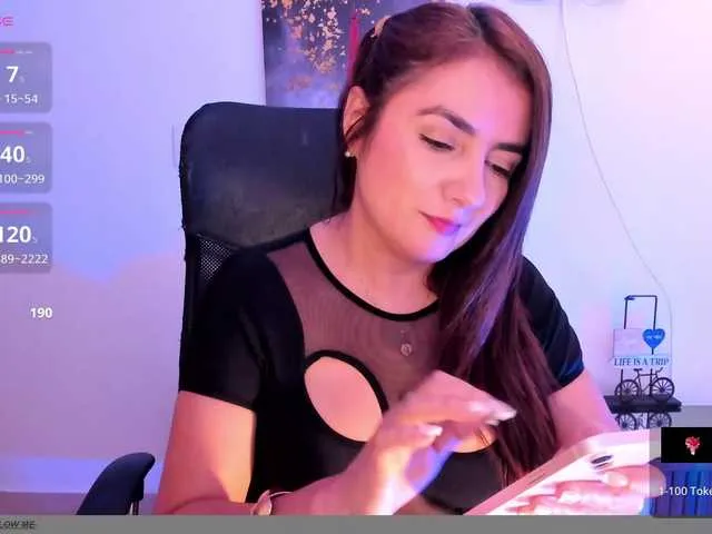 Live sex webcam photo for MaggieBrown #292132169