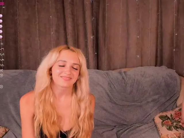 Live sex webcam photo for MagicandGirl #274042638