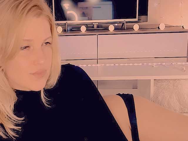 Live sex webcam photo for MagieCam #276455788