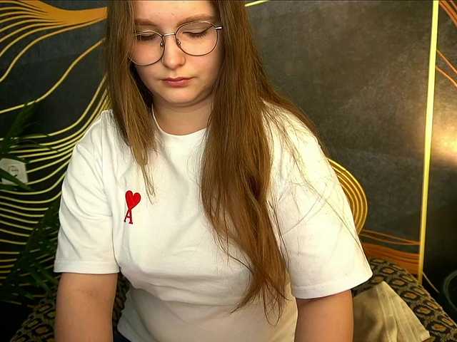 Live sex webcam photo for MagikPeachh #290996348