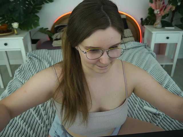 Live sex webcam photo for MagikPeachh #291366831