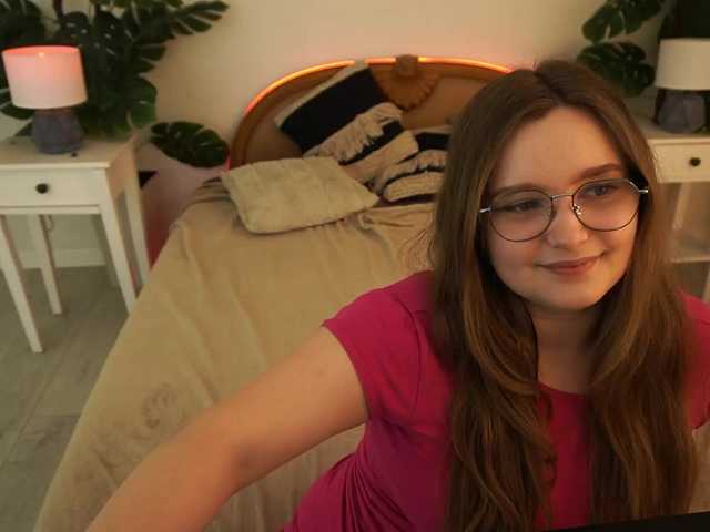 Live sex webcam photo for MagikPeachh #291393646