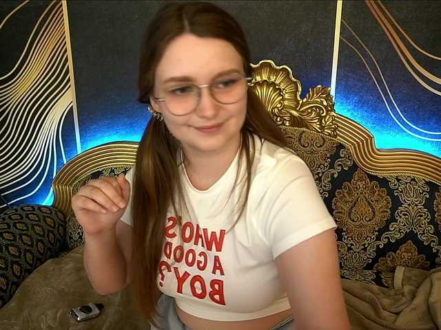 Live sex webcam photo for MagikPeachh #291564391