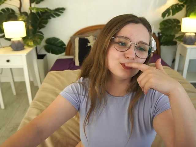 Live sex webcam photo for MagikPeachh #291604422