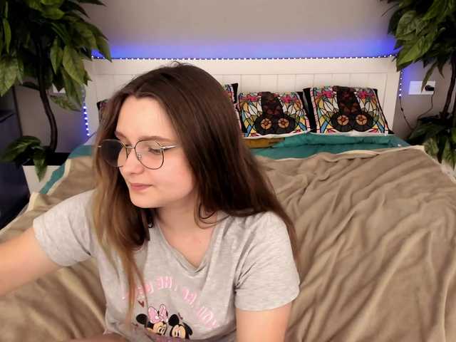 Live sex webcam photo for MagikPeachh #291657643