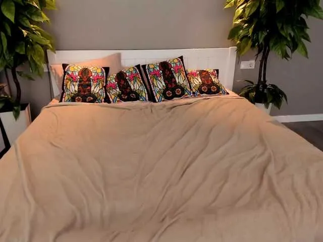 Live sex webcam photo for MagikPeachh #291902314