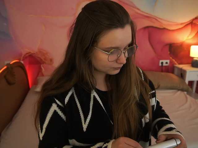 Live sex webcam photo for MagikPeachh #292018760