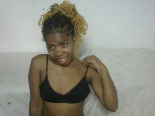 Live sex webcam photo for Maha19x #292174438