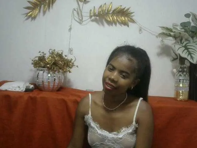 Live sex webcam photo for Maha19x #292332447