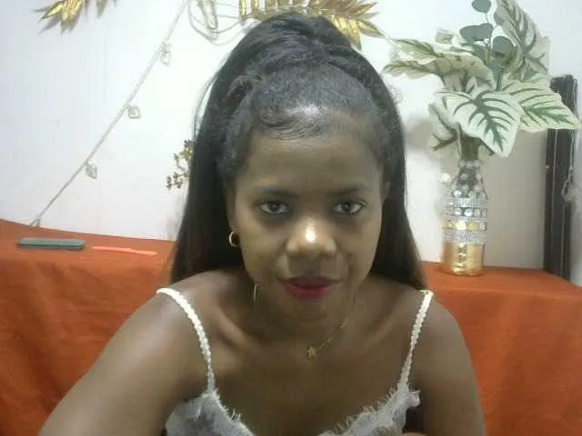 Live sex webcam photo for Maha19x #292350928