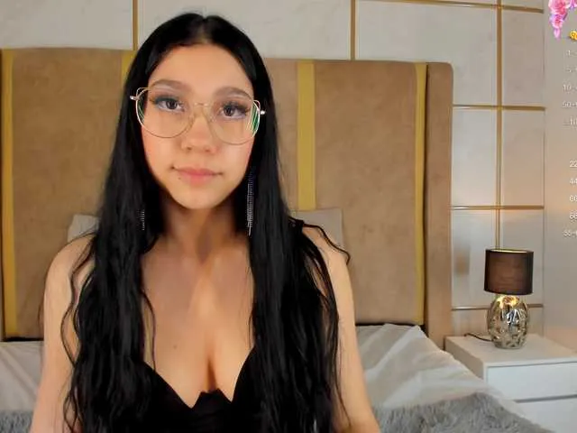 Live sex webcam photo for MahiaDiane #278305996