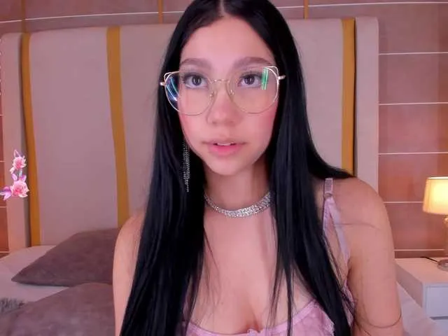 Live sex webcam photo for MahiaDiane #279915678