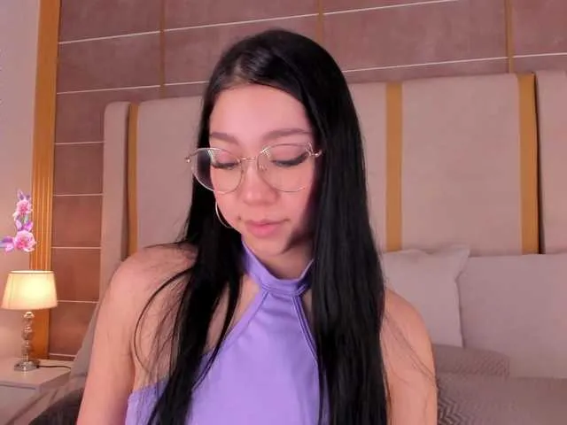 Live sex webcam photo for MahiaDiane #289782152
