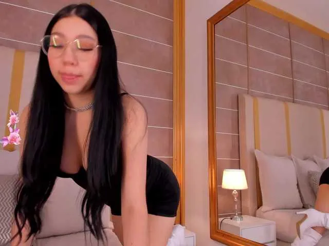 Live sex webcam photo for MahiaDiane #290013845